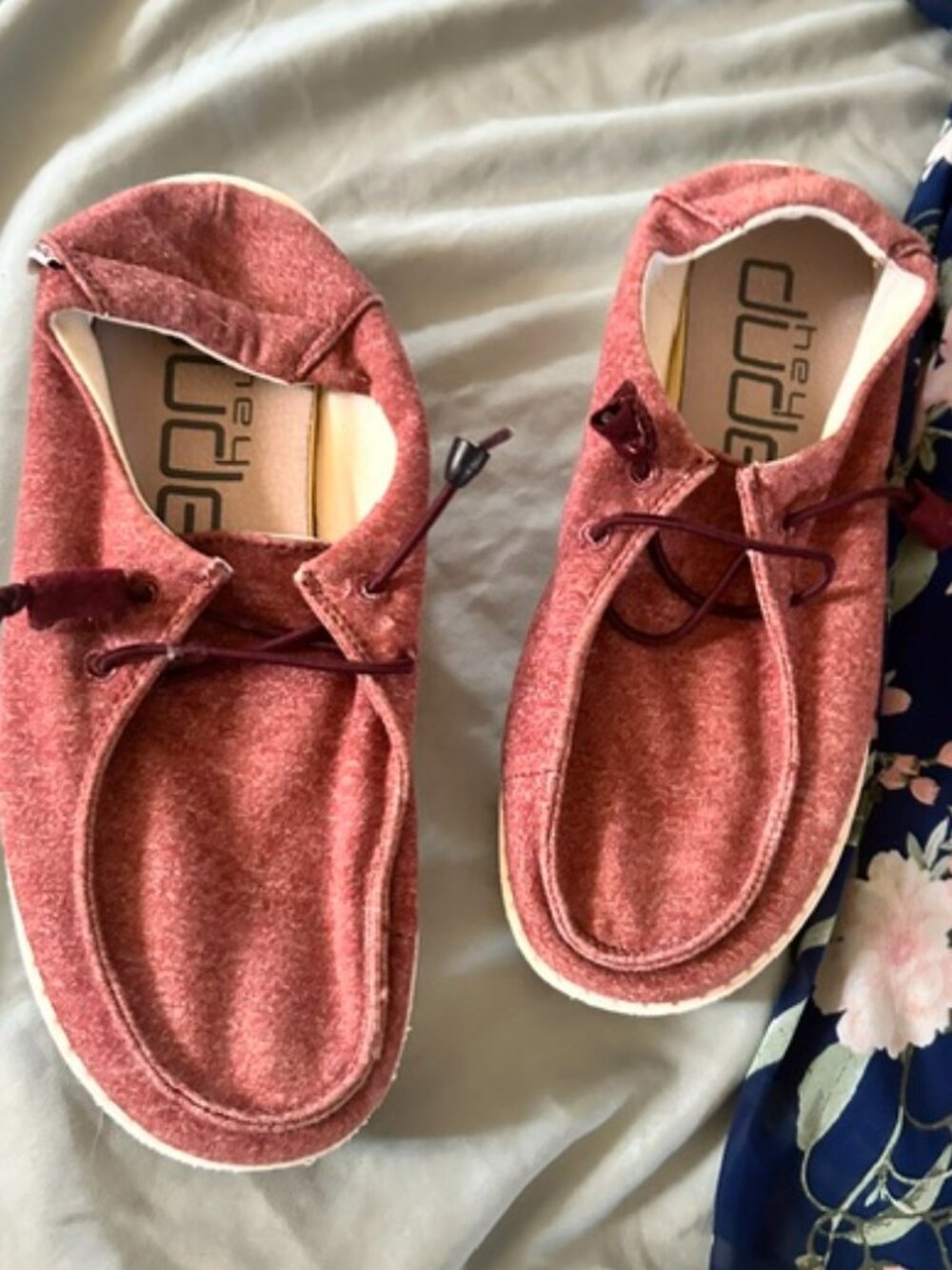 size 5  womens  flats shoes sneakers five hey dude